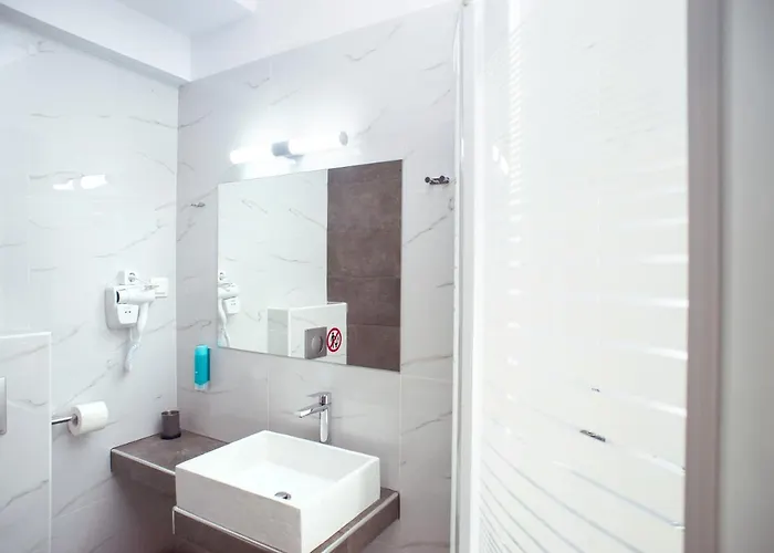 Ξενοδοχείο με διαμερίσματα Lux Vip 4*