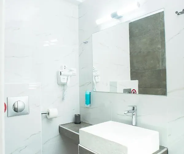 Ξενοδοχείο με διαμερίσματα Lux Vip Περαία