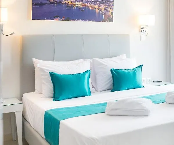 Ξενοδοχείο με διαμερίσματα Lux Vip 4*