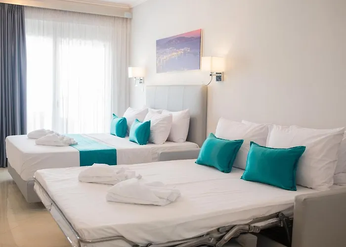 Ξενοδοχείο με διαμερίσματα Lux Vip 4*