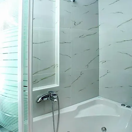 Lux Vip Aparthotel 4*