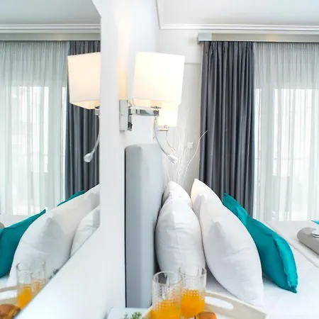 מלון דירות Lux Vip 4*