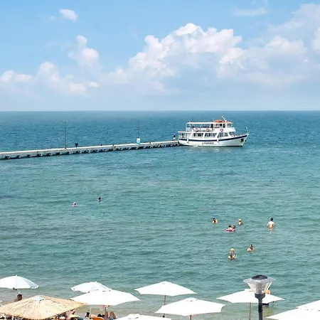 Lux Vip 公寓式酒店 4*