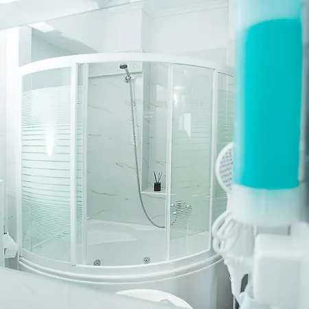 Lux Vip מלון דירות 4*