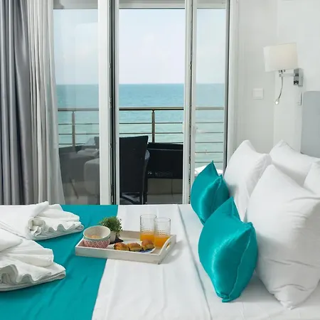 Lux Vip מלון דירות 4*